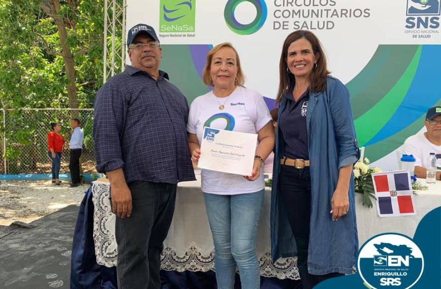 Durante la feria Una Mañana Saludable con la Comunidad Regional de Salud Enriquillo es reconocida
