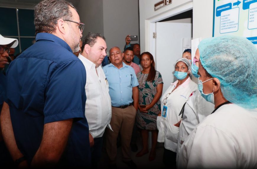 Director SNS visita centros de salud en Independencia