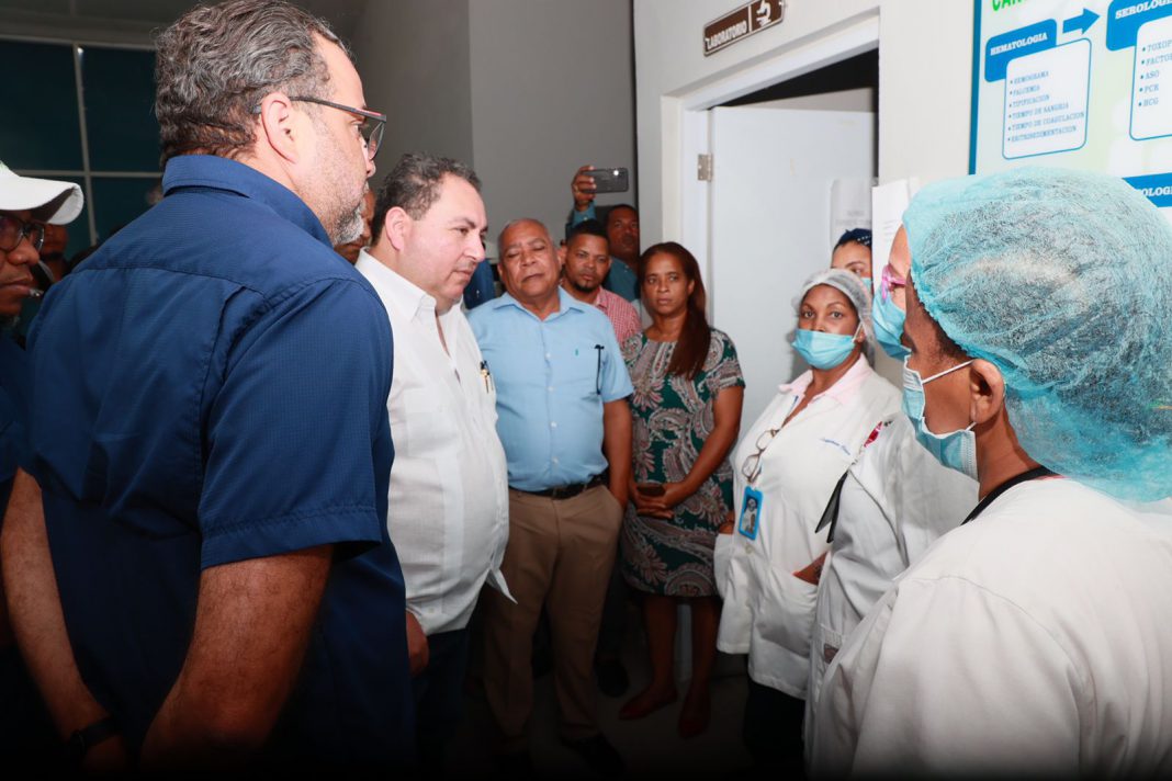 Director SNS visita centros de salud en Independencia