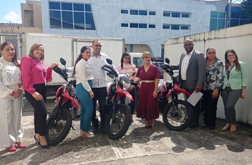SNS entrega seis motocicletas y equipos tecnol&oacute;gicos a los SRS para fortalecer Programas de Tuberculosis y VIH/SIDA