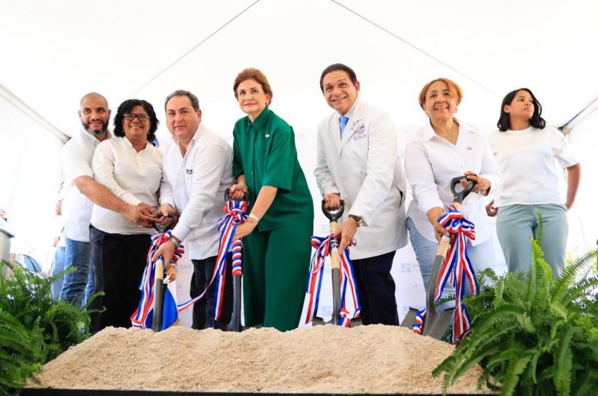 Vicepresidenta Raquel Pe&ntilde;a deja iniciada construcci&oacute;n unidades hemodi&aacute;lisis y pie diab&eacute;tico en hospital de Neyba.