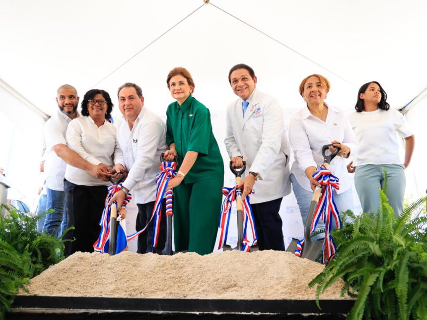 Vicepresidenta Raquel Peña deja iniciada construcción unidades hemodiálisis y pie diabético en hospital de Neyba.