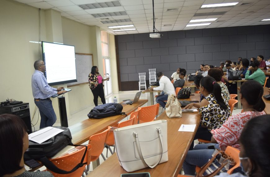 &laquo;Con gran &eacute;xito se celebr&oacute; el taller sobre el Protocolo de Atenci&oacute;n para el Manejo del Dengue.&raquo;