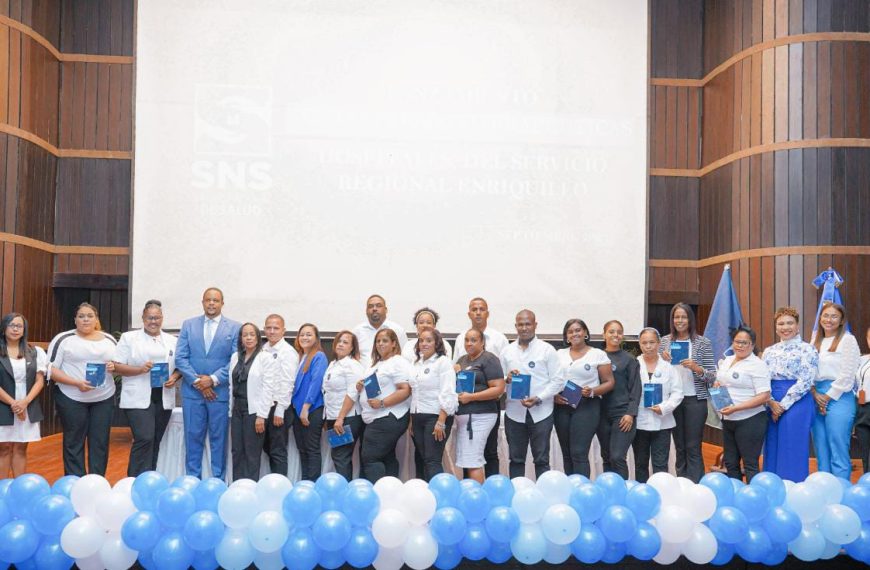 &Eacute;xito en Puesta en Circulaci&oacute;n de Gu&iacute;as Farmacoterap&eacute;uticas del SRS Enriquillo