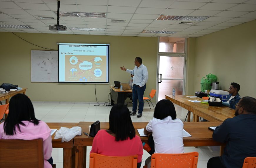 SRS Enriquillo Impulsa a M&eacute;dicos Pasantes en un Compromiso por Fortalecer la Estrategia de Atenci&oacute;n Primaria.