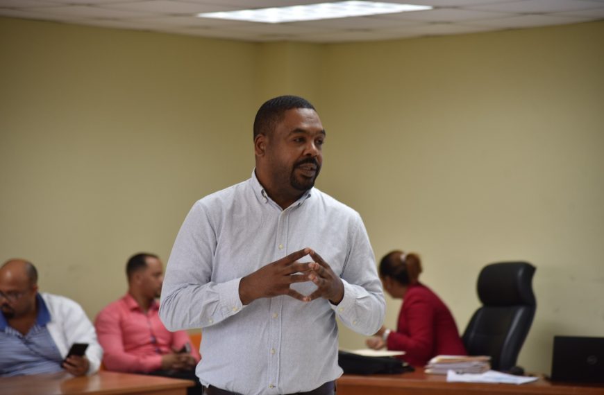 DIRECTOR DEL SRS ENRIQUILLO ENCABEZA ENCUENTRO PARA PROMOVER LA TRANSPARENCIA EN RECURSOS Y MEJORAR LA SATISFACCI&Oacute;N DEL USUARIO EN SALUD.