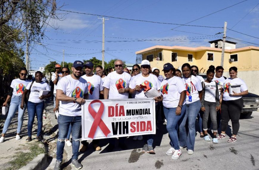 SRSEN y Varias Instituciones Marchan en Barahona en Conmemoraci&oacute;n del D&iacute;a Mundial de la Lucha contra el VIH/SIDA.