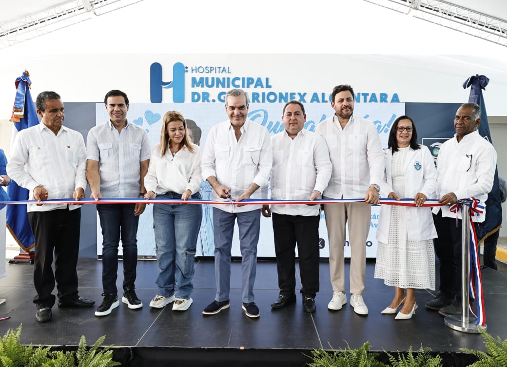 Presidente Abinader entrega Emergencia y remozamiento del Hospital Guarionex Alcántara.