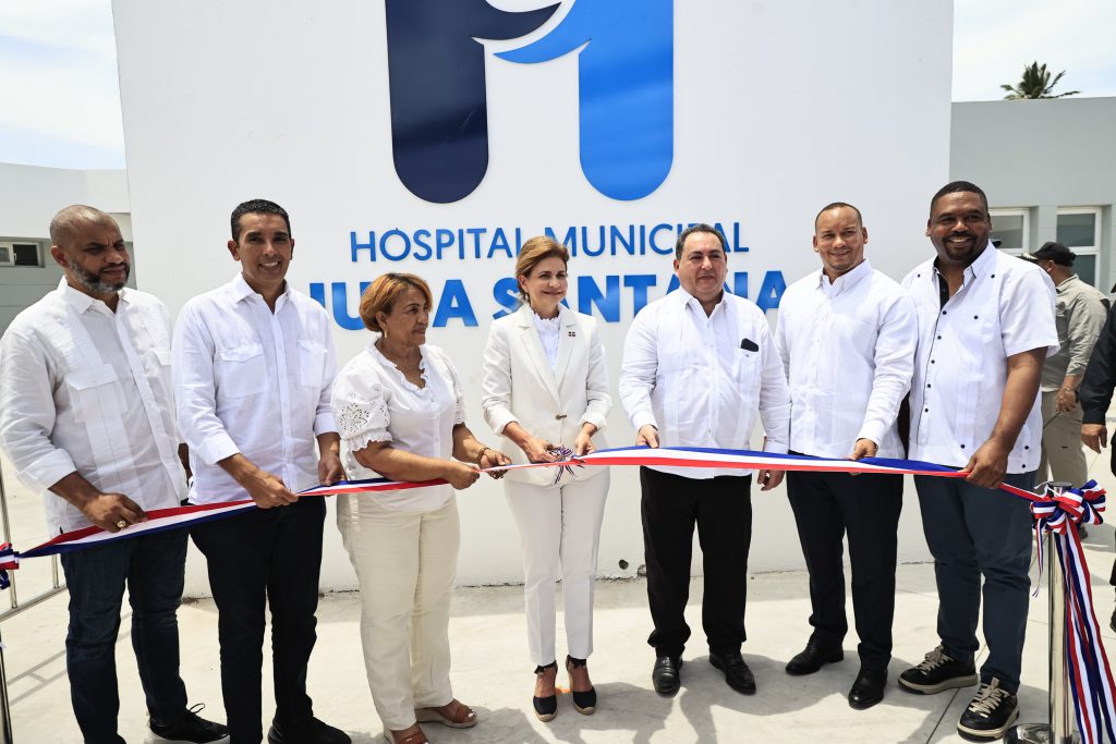 Vicepresidenta entrega Emergencia y remozamiento general de dos hospitales en Bahoruco
