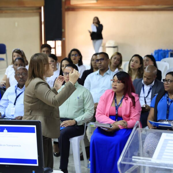 SNS capacita colaboradores en Transparencia y Atenci&oacute;n Ciudadana